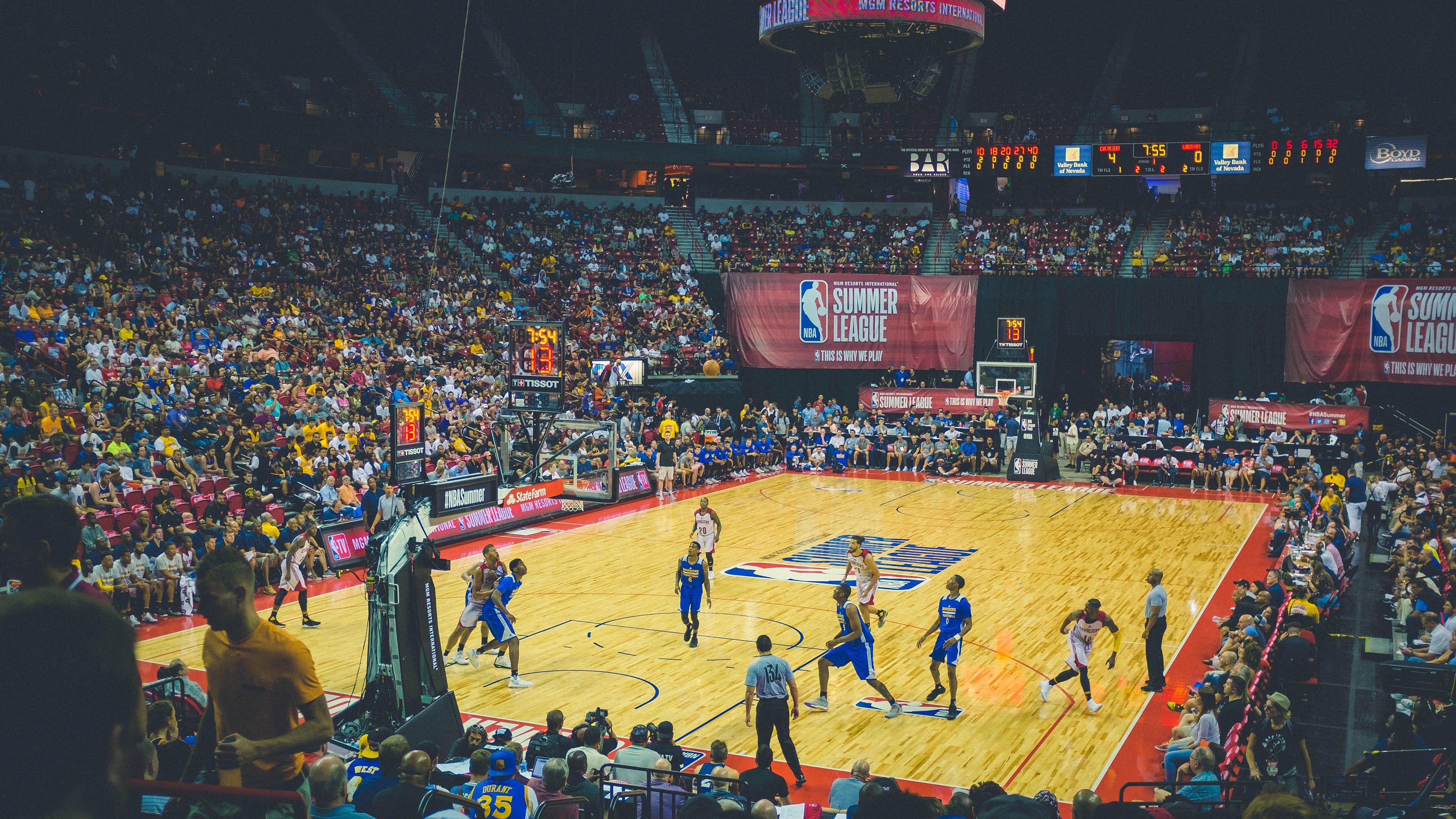 中国篮球职业联赛经济效益分析与优化方案，篮球经济环境分析